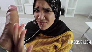 Gadis Berhijab Tak Tahan Rayuan Ganas Kakak Tirinya – Naudi Nala