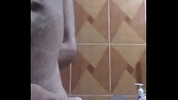 Gairah Arab Yang Membara: Kenikmatan Tangan Sendiri