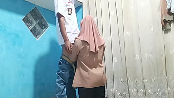 Murid Menggoyang Gairah Bu Guru Di Ruang Kelas Usai Bel Pulang