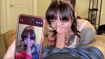 Kakak Tiri Dan Adik Tiri Menemukan Foto Mesra Orang Tua Tiri Mereka Dan Menirunya Dengan Penuh Gairah