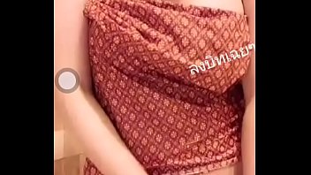 Pamer Tubuh Menggoda Di Live Streaming