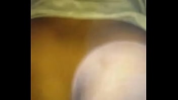 Nona Asia Basah Kuyup Menunggangi Batang Hitam Pejantan