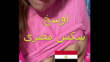 امرأة من المطرية تثير الشهوة بملابسها المثيرة في الشرفة وتستمتع بعلاقة جنسية متوحشة مع جارها