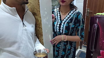 Bade Doodh Wali Padosan Ki Jawaan Bhabhi Ko Cheeni Maangne Ke Bahane Uski Chikni Body Ko Chodkar Ragad Daala