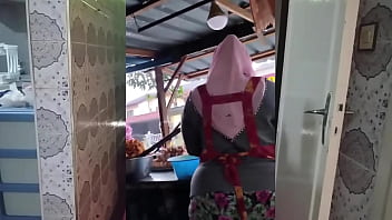 Nenek Muslim Indonesia Montok Dan Bergairah