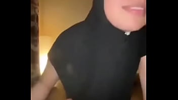 Menggila Dengan Memek Ketat Dan Kontol Besar Di Balik Jilbab