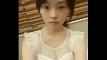Remaja Tiongkok Imut Goyang-goyang Seksi Di Depan Webcam