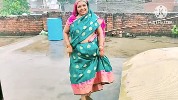 Bhabhi Ki Garmi Barsaat Mein Chudai, Hindi Mein Garam Awaazein