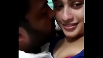 Istri Desi Yang Menggairahkan Berciuman Penuh Gairah Dan Bercinta Dengan Romantis