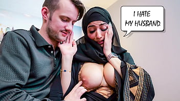 Kolektor Utang Meniduri Istri Muslim Yang Seksi Untuk Melunasi Pinjaman – Aaliyah Yasin, Marcus London, Sam Bour