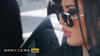 Katrina Jade Dan Xander Corvus Menggila Di Mobil, Goyangan Liar Bikin Mesin Menderu