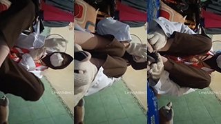 Gadis Sma Yuva Berpakaian Seragam Sekolah Yang Menggoda Dalam Adegan Bdsm