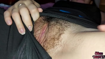 Adik Tiriku Yang Seksi Dari India Memamerkan Kemolekannya Dengan Baju Ketat