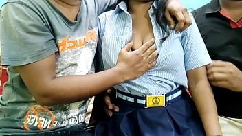 दो बदमाश लड़कों ने कॉलेज की मासूम लड़की को जबरदस्त ज़ोरदार चोदा