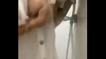 Menari Telanjang Bulat