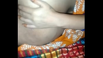 Gadis India Desi Sandhya Bhabi Bergoyang Dengan Pantat Seksi Yang Menggoda