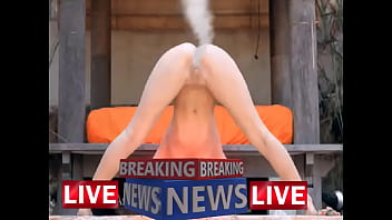 Gadis Tetangga Yang Menggoda Membungkuk Memperlihatkan Lekuk Tubuhnya