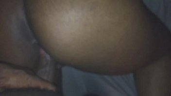 Menggoda Pasangan Dengan Jilatan Dan Usapan Penuh Gairah