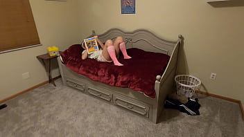 Ayah Tiriku Menghamili Putri Tirinya Saat Ibu Tirinya Tidur Di Sofa Bawah