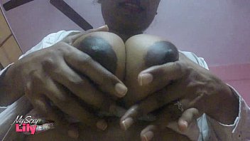 Gadis India Lily Dengan Payudara Besar Dan Montok Yang Menggoda