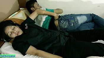Berbagi Ranjang Dengan Kakak Tiriku! Bercinta Panas Dan Menggairahkan Dengan Suara Hindi Yang Menggoda