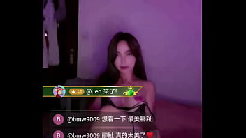 騷浪御姐直播掰開粉嫩蜜穴任你玩|亞洲最大色情平台 Swag.live @yumibebe 濕透直播中