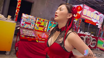 Mio, Gadis Tionghoa Yang Panas, Digoyang Habis-habisan Di Tengah Keramaian Pasar Malam.