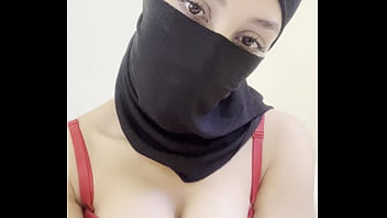 Gadis Arab Berhijab Dalam Niqab Menggoda Dengan Payudara Besar Dan Tetek Bulat Sempurna