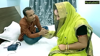 Istri India Panas Butuh Uang Untuk Pengobatan Suami! Video Seks Amatir Hindi Yang Menggairahkan