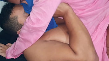 Setelah Pijat Tantra, Sang Ibu Menawarkan Gadis Desi Perawan Yang Menggairahkan