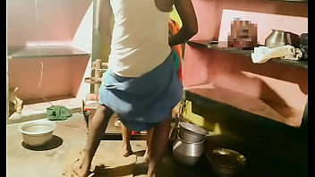 Istri Rumah Tangga Desi Yang Panas Menggoda