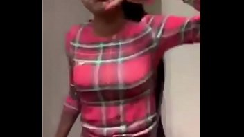 Asian Doll Menggoyangkan Bokong Montoknya Yang Seksi Di Instagram Live Sambil Menyanyikan Lagu Barunya, Dengan Gerakan Mulut Yang Menggoda Dan Memikat