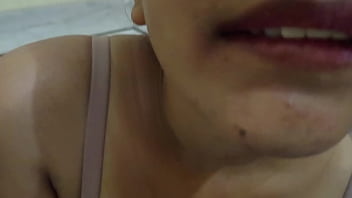 Video Panas Desi Bhabhi Dipali Mainin Memek Sampai Muncrat Bikin Heboh