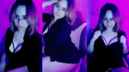 Ceo Desah Jenie, Si Gamer Seksi Dengan Belahan Dada Menggoda Kembali Live!