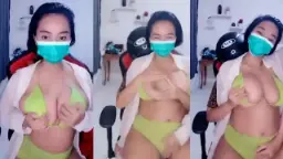 Chiaasandra Meremas Dan Menggoyang Tetek Montoknya Yang Menggairahkan