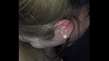 Gadis Inggris Keturunan Tionghoa Memberikan Blowjob Panas Yang Menggairahkan