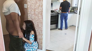 Istri Nakal Yang Tergila-gila Pada Kontol Besar Keponakan, Sampai Rela Dientot Di Samping Suami Yang Lagi Masak