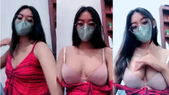 Yasmine Bocor Live Belahan Payudara Gede