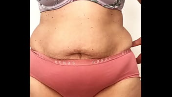 Gadis India Seksi Melepas Gaun Formalnya Hingga Tersisa Lingerie Menggoda