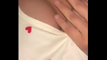 Gadis Arab Berhijab Memainkan Payudara Besarnya | Solo Muslimah Jalang Memamerkan Teteknya