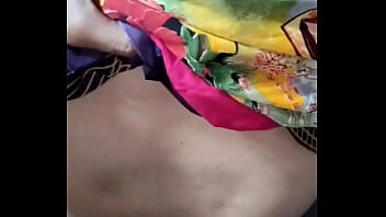 Bidadari Desi Desa Sembunyi-sembunyi Kencing Liar Di Alam Terbuka