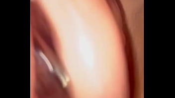 Adik Tiriku Hilang Perawan Saat Main Dildo Kaca Besar Di Memek Merah Muda Basahnya—sekarang Dia Marah Dan Gue Akan Pelorotin Biar Senang & Hentikan Tangisnya—dia Tergila-gila Sama Kontol Besar Hitam Dari La Amerika