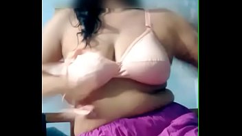 Gadis Desi Toge Toge Mengocek Memek Gembulnya Di Depan Webcam Biar Puas