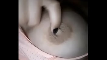 Gadis Desa Memamerkan Payudara Panasnya Yang Menggoda