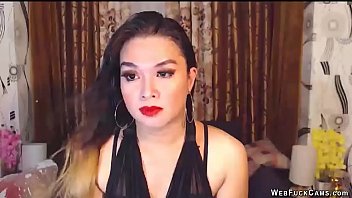 Gadis Brinet Seksi Mengobrol Panas Di Depan Webcam