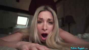 Micky Muffin Si Pirang Menggoda Membungkuk Dan Mengocok Kontol Martin Demi Uang