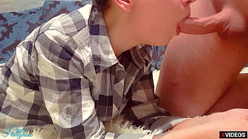 Gadis Manis Berstoking Mengisap Kontol Kakak Tirinya Saat Ortu Ada Di Rumah, Sampai Muncrat Di Stokingnya