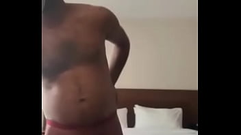 Memukul Pantat Desi Bergairah Dengan Stoking Jala