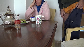 Ibu Tiri Arab Yang Taat Diguyur Sperma Panas Oleh Anak Tirinya Yang Lagi Ngentot