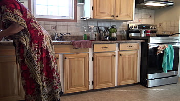 Ibu Tiri Turki Terkejut Saat Anak Tirinya Menjilati Air Maninya Dari Kemaluannya